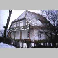 001-1046 Das letzte Vorlaubenhaus in Allenburg 2002.jpg